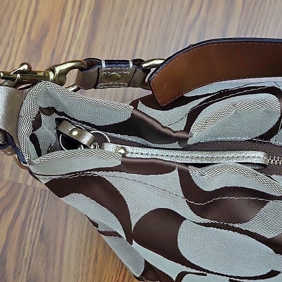 ❌❌❌ SOLD ❌❌❌ Coach "Carly" Shoulder Bag - Picture 7 of 11